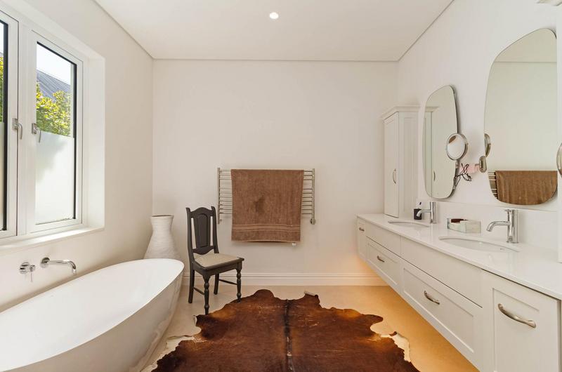 To Let 5 Bedroom Property for Rent in Steenberg Estate Western Cape
